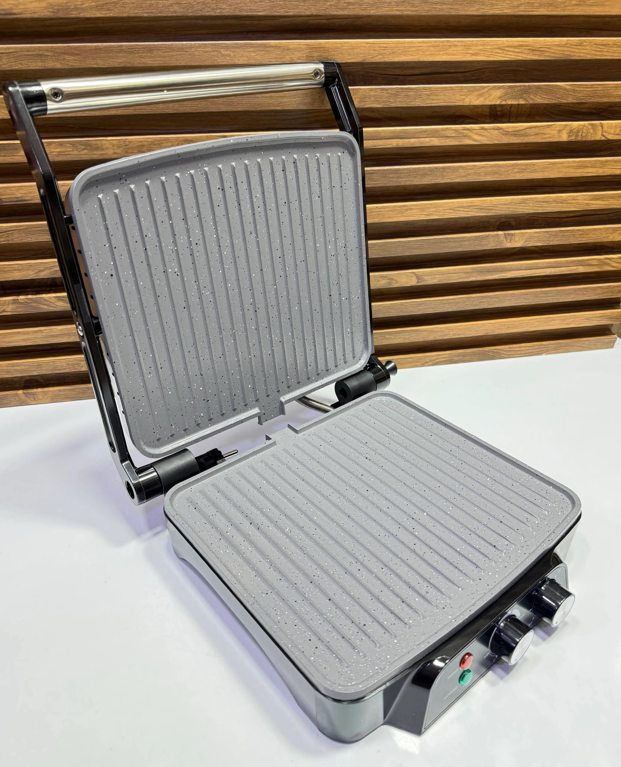 شواية كهربائية متعددة الاستخدامات